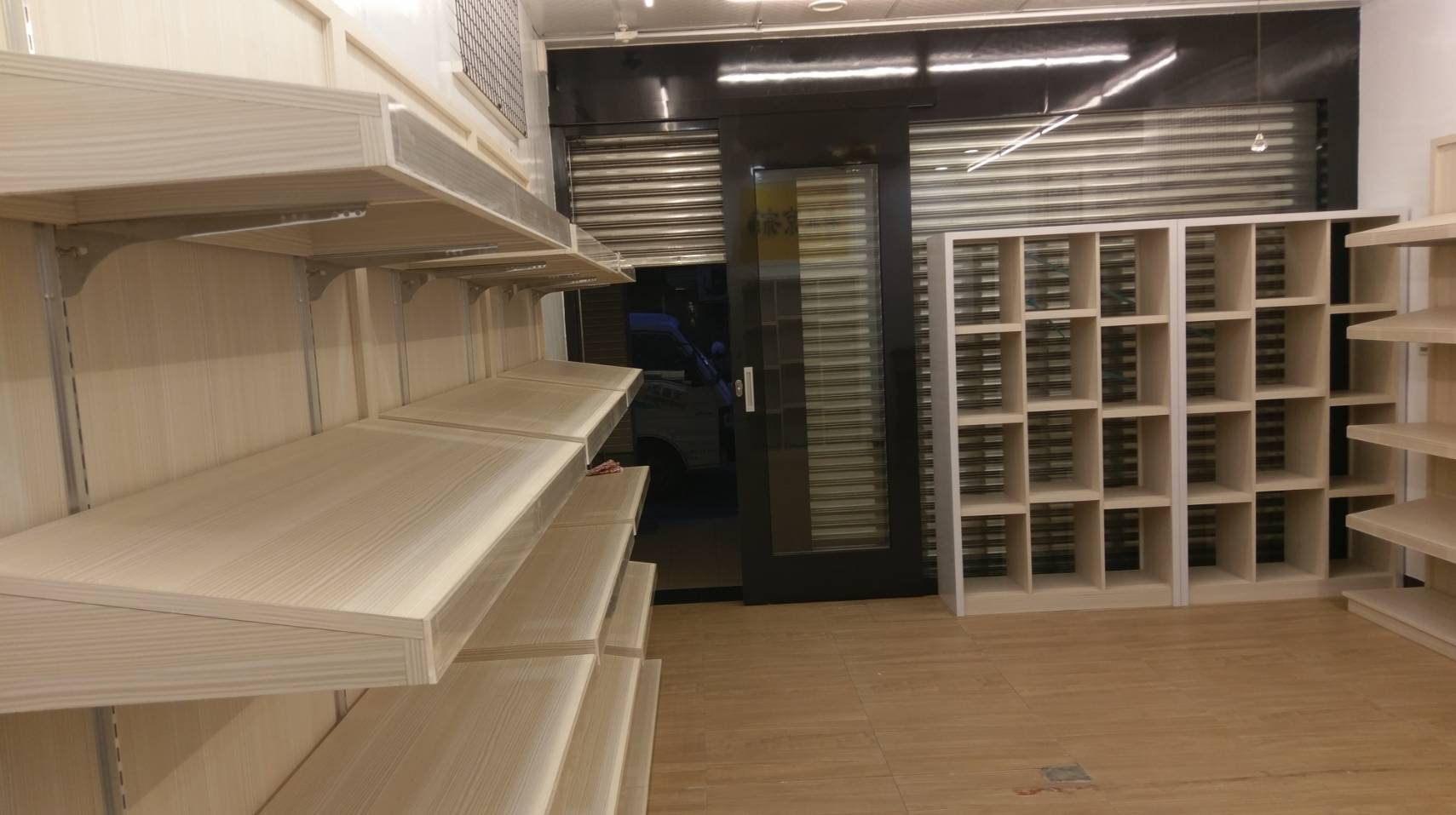 高雄百貨櫥櫃設計