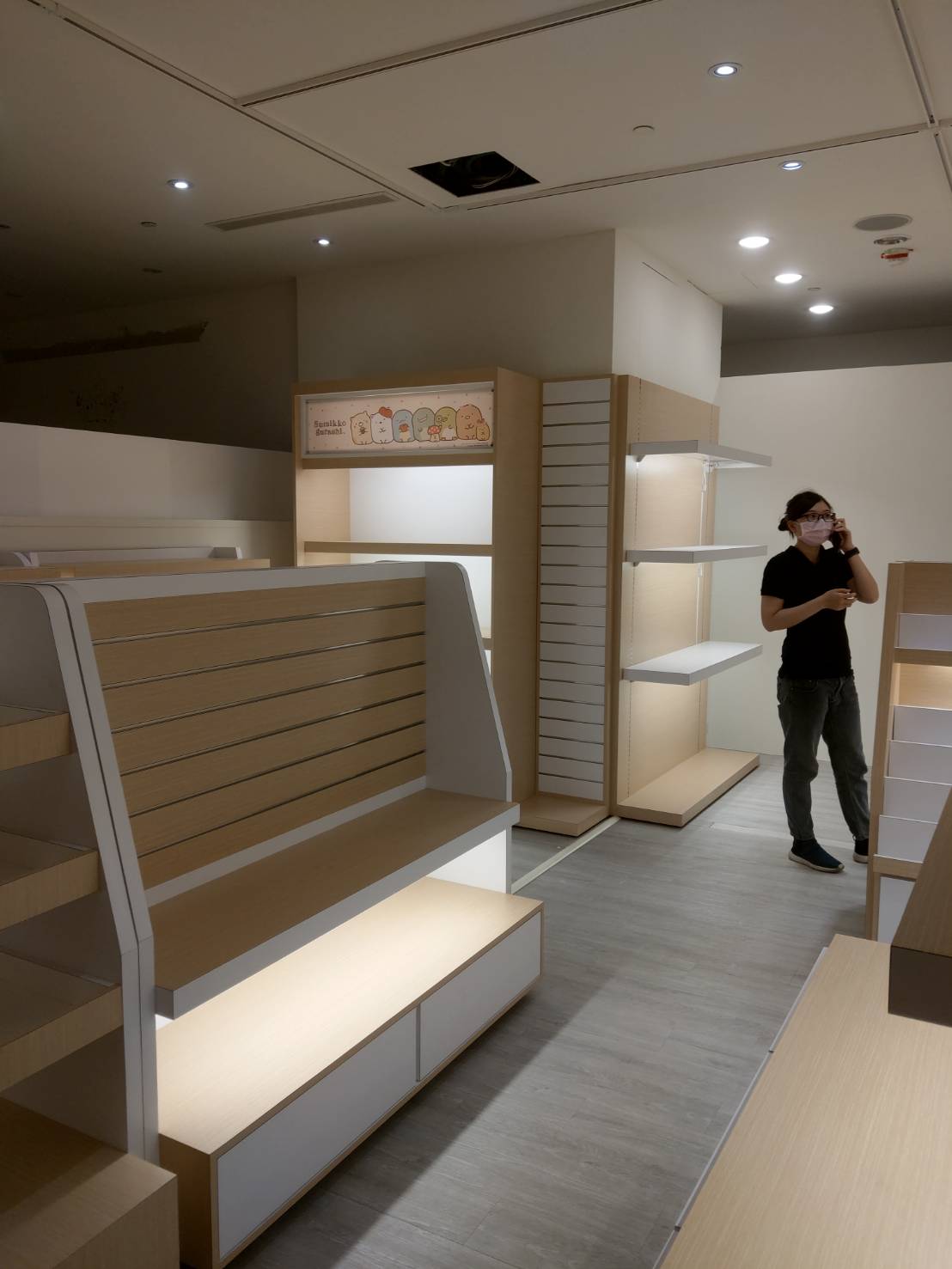 高雄櫥窗訂做工程